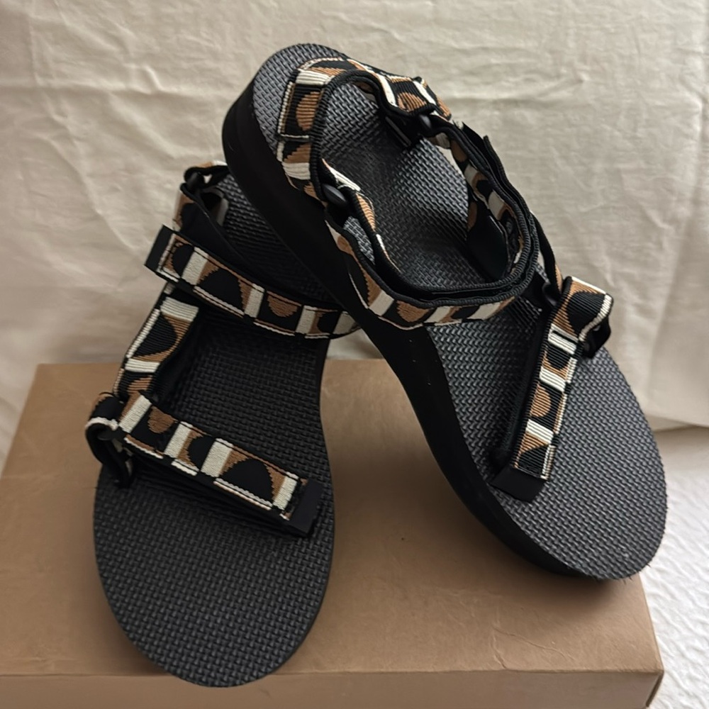 NIB Teva Sandal 🩴